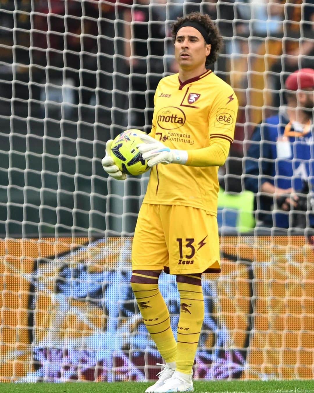 ギジェルモ・オチョアのインスタグラム：「Gran partido del equipo!  Con mucho corazón y fútbol en una cancha difícil e histórica como el Olímpico de Roma!!!   #NoMemoNoParty   📸 || @francescopecorarofotografo」
