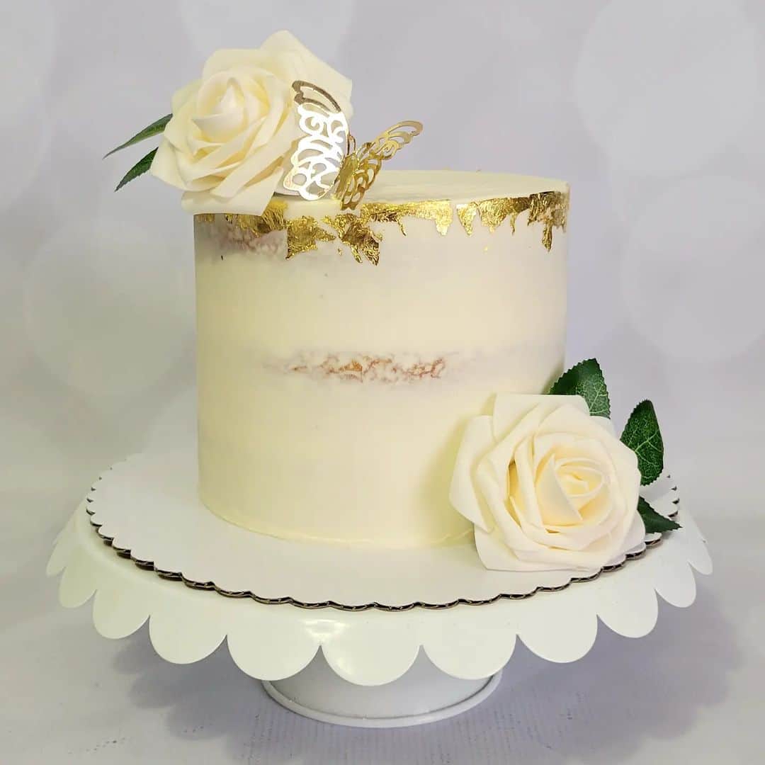 Honey Bee Cakesのインスタグラム：「Gold Leaf Cake」