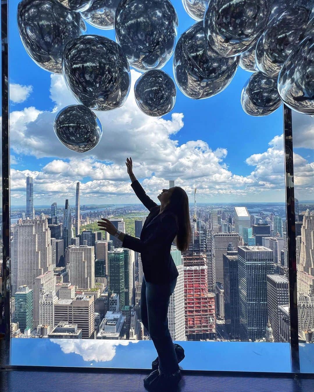 ヴァレンティーナ・マルケイのインスタグラム：「Diapositiva di una 36enne, che da domani sarà 37enne😲🎂🎊  Non so come sia successo👵🏼 Se doveste mai scoprirlo, fatemelo sapere😂  #alwaysaimhigh」