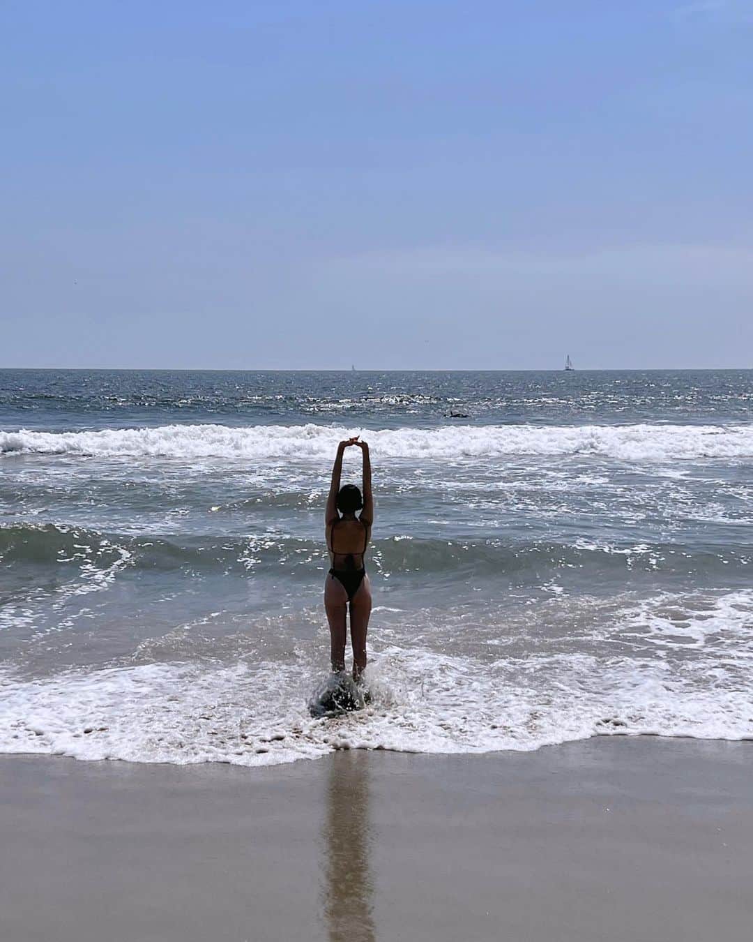 ジェシカ・ジェーン・クレメントのインスタグラム：「You, me and the 🌊」