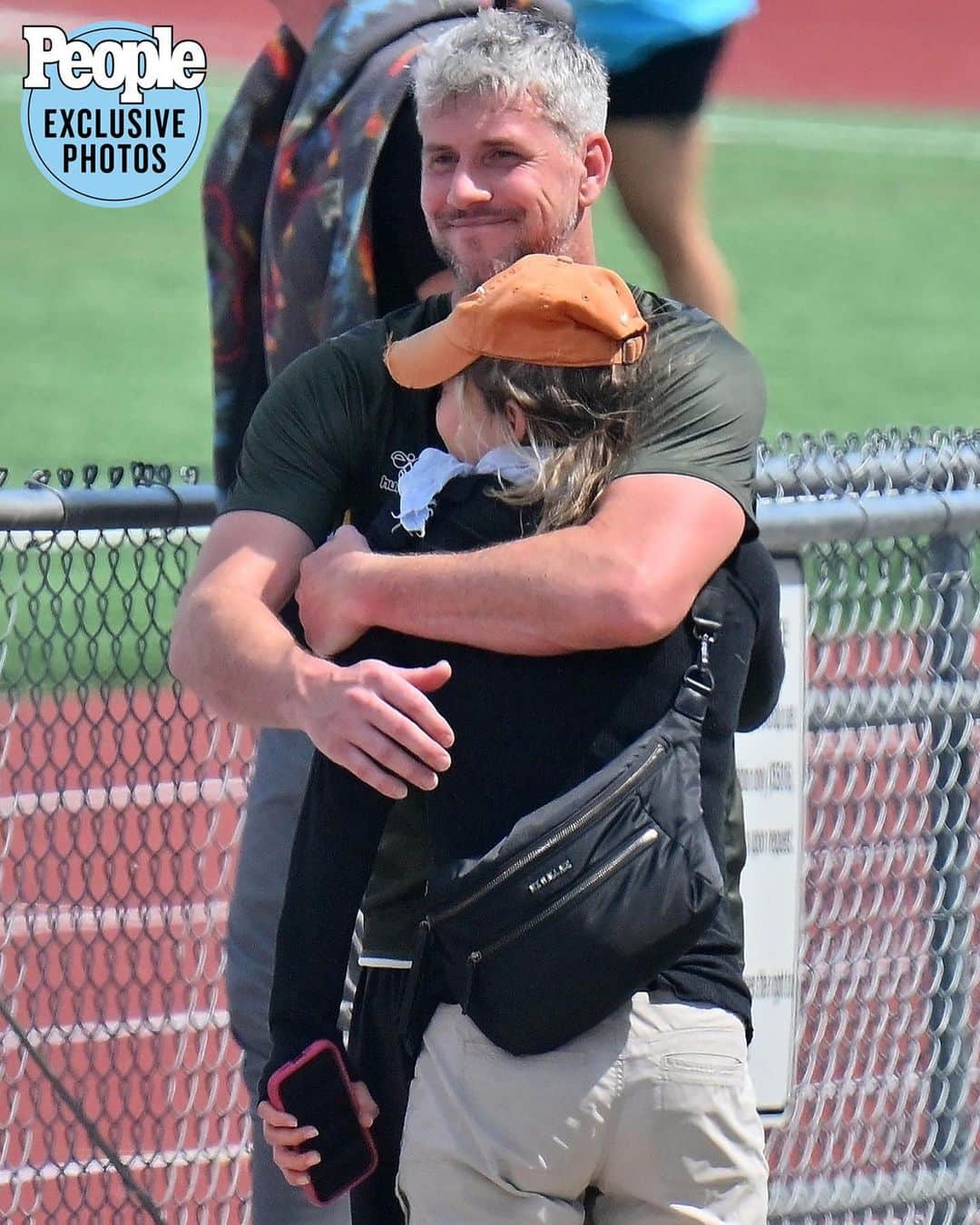 People Magazineさんのインスタグラム写真 - (People MagazineInstagram)「Renée Zellweger is Ant Anstead's biggest fan! ❤️ The actress was spotted over the weekend cheering on her partner as his semi-professional soccer team — the U.S. affiliate of Southampton FC — won a championship game. Link in bio for all the sweet details. |📷: MEGA/BACKGRID」5月23日 5時10分 - people