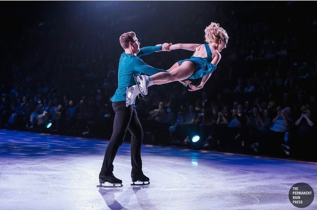 アレクサ・シメカのインスタグラム：「Shallow⭐️ “It’s two people talking to each other about the need and the drive to dive into the deep end and stay away from the shallow area.”  📸 @timothynguyenphoto」