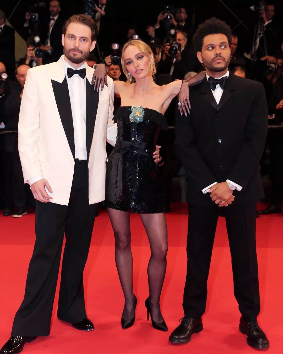 Vogue Españaのインスタグラム：「Trío de ases esta noche en #Cannes2023: @lilyrose_depp ha acudido junto a @theweeknd y Sam Levinson (creador de 'Euphoria') para presentar su nueva serie, 'The Idol'. {Te contamos todo sobre la producción en el link de la bio}」