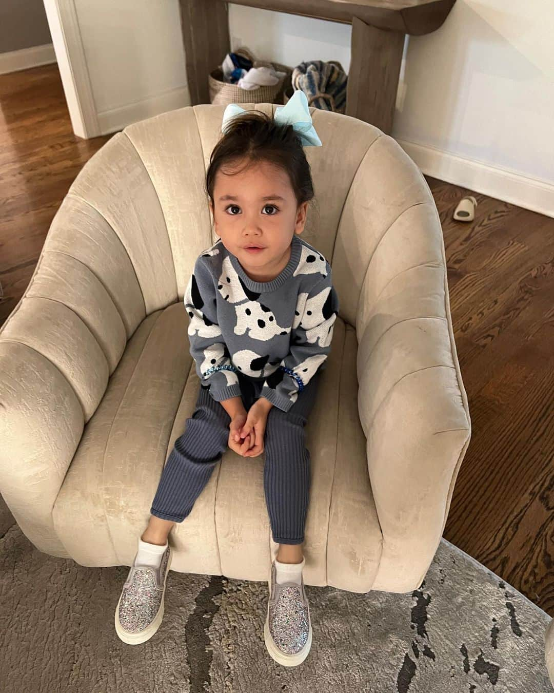 Tianna Gregoryさんのインスタグラム写真 - (Tianna GregoryInstagram)「My babies just being cute in the cutest clothes from @huxbaby」5月23日 5時47分 - tiannag