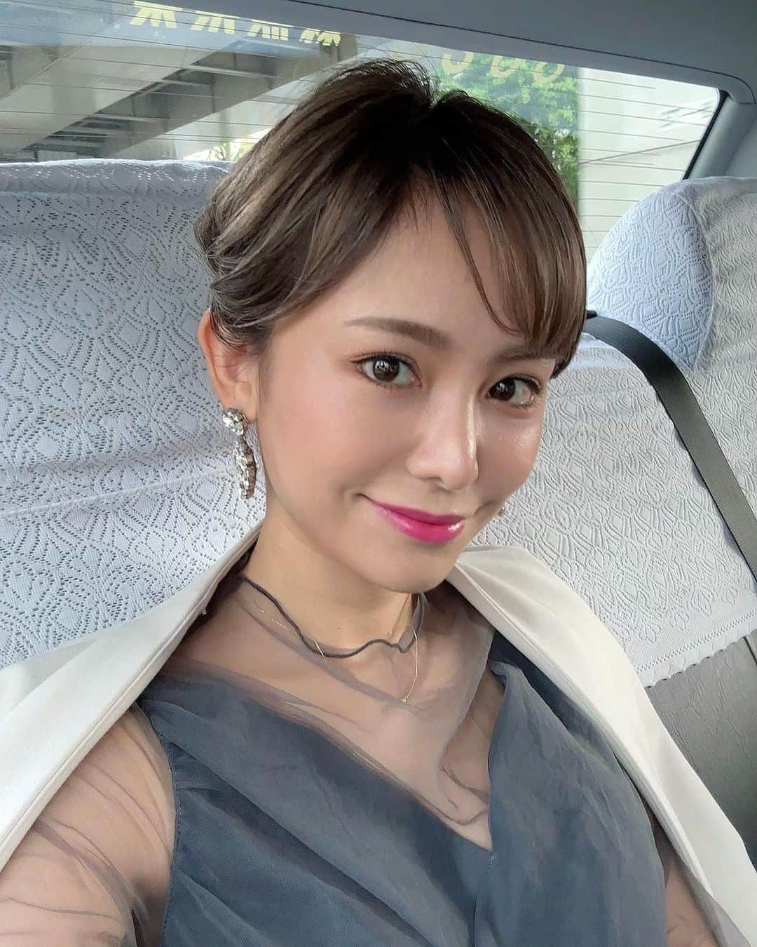 宮本沙恵のインスタグラム：「結婚式コーデ💍💙 . dress/ @myshawty_official  pierce/ @belmale.n bag/ @myshawty_official  . #myshawty#結婚式#お呼ばれ#オケージョン#パーティードレス#ヘアセット#ヘアメイク#お呼ばれヘア#アップヘア#ボブ」