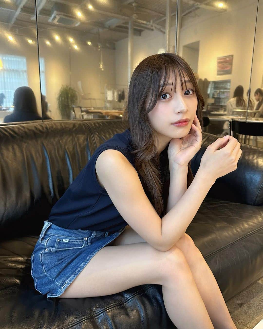椚ありさのインスタグラム：「⠀ 完全に夏服の日…☀️ やっぱり髪明るいのも好きだな~ トップスは @fredperryjp ❤︎」