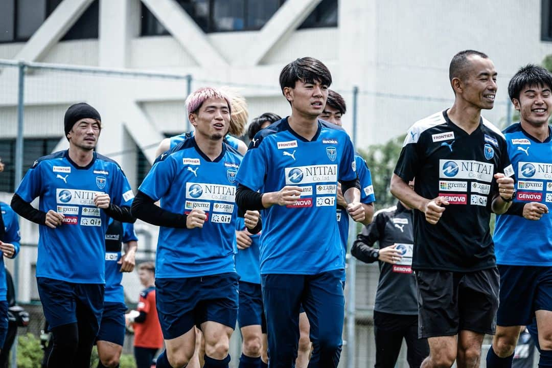 横浜FCさんのインスタグラム写真 - (横浜FCInstagram)「. TRAINING  #yokohamafc  #横浜FC #Jリーグ #JLEAGUE #HAMABLUE #岩武克弥 #高井和馬 #山下諒也 #和田拓也 #山根永遠 #坂本亘基 #林幸多郎 #永井堅梧 #ヴァンイヤーデンショーン #宇田光史朗 #清水悠斗 #高塩隼生  #近藤友喜 #新井瑞稀 #橋本健人 #長谷川竜也 #ユーリララ」5月23日 15時44分 - yokohamafc_official