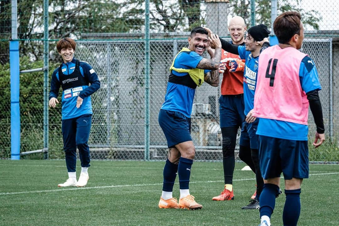 横浜FCさんのインスタグラム写真 - (横浜FCInstagram)「. TRAINING  #yokohamafc  #横浜FC #Jリーグ #JLEAGUE #HAMABLUE #岩武克弥 #高井和馬 #山下諒也 #和田拓也 #山根永遠 #坂本亘基 #林幸多郎 #永井堅梧 #ヴァンイヤーデンショーン #宇田光史朗 #清水悠斗 #高塩隼生  #近藤友喜 #新井瑞稀 #橋本健人 #長谷川竜也 #ユーリララ」5月23日 15時44分 - yokohamafc_official