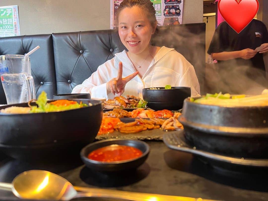 勝みなみのインスタグラム：「5/22 🍚❤️  #優利ちゃん  #かわいい  #時間作ってくれてありがとう  #それにしても写真撮るの上手すぎ   ※4枚目の写真は、写真撮るの下手な私に優利ちゃんが撮り方教えてくれて撮った写真です。やっぱり携帯の角度とかで全然違うんだね！🤔勉強になりますっ！！笑」