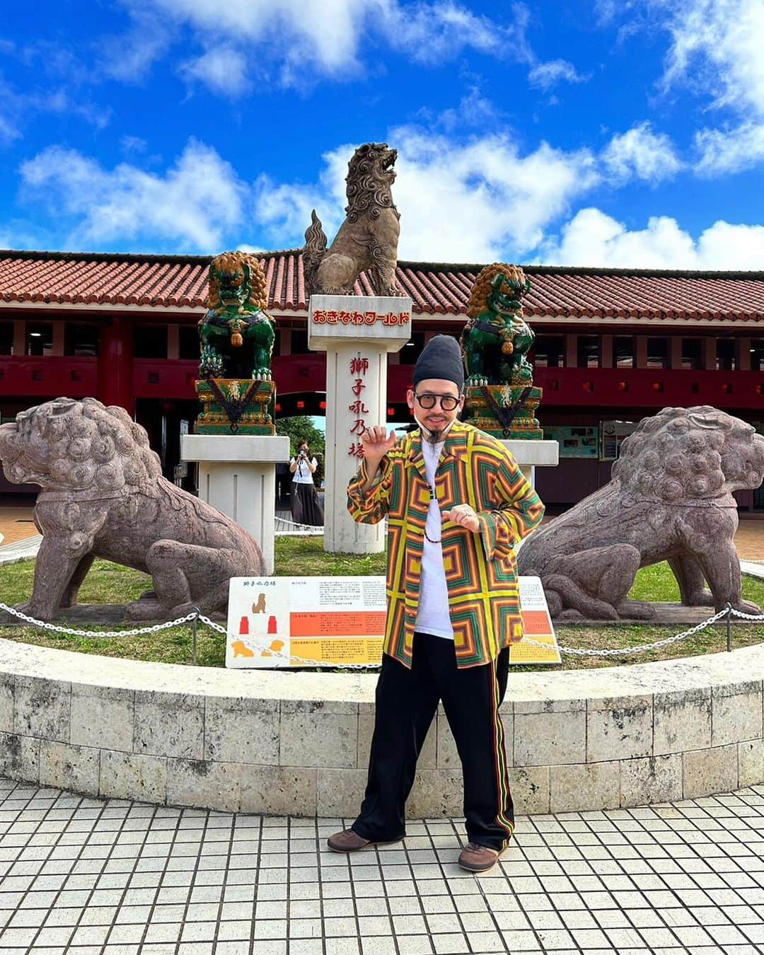 ビームス神戸さんのインスタグラム写真 - (ビームス神戸Instagram)「【密着‼︎ビームス 神戸スタッフの休日】  こんにちは‼︎ 本日はスタッフの休日をご紹介🆕 詳しい情報は是非お店でスタッフにお問い合わせしてみて下さいね！  ✍️ 小林🔴🟡🟢  〈staff 小林〉 少し前ですが休暇を頂きまして、沖縄へ行って参りました✈️ 大自然と美味しいご飯をたくさん堪能してきました😁 また行く予定なので皆さんのオススメスポットも是非教えて頂きたいです🙋🏾‍♂️🙋🏾‍♂️🙋🏾‍♂️」5月23日 16時03分 - beams_kobe