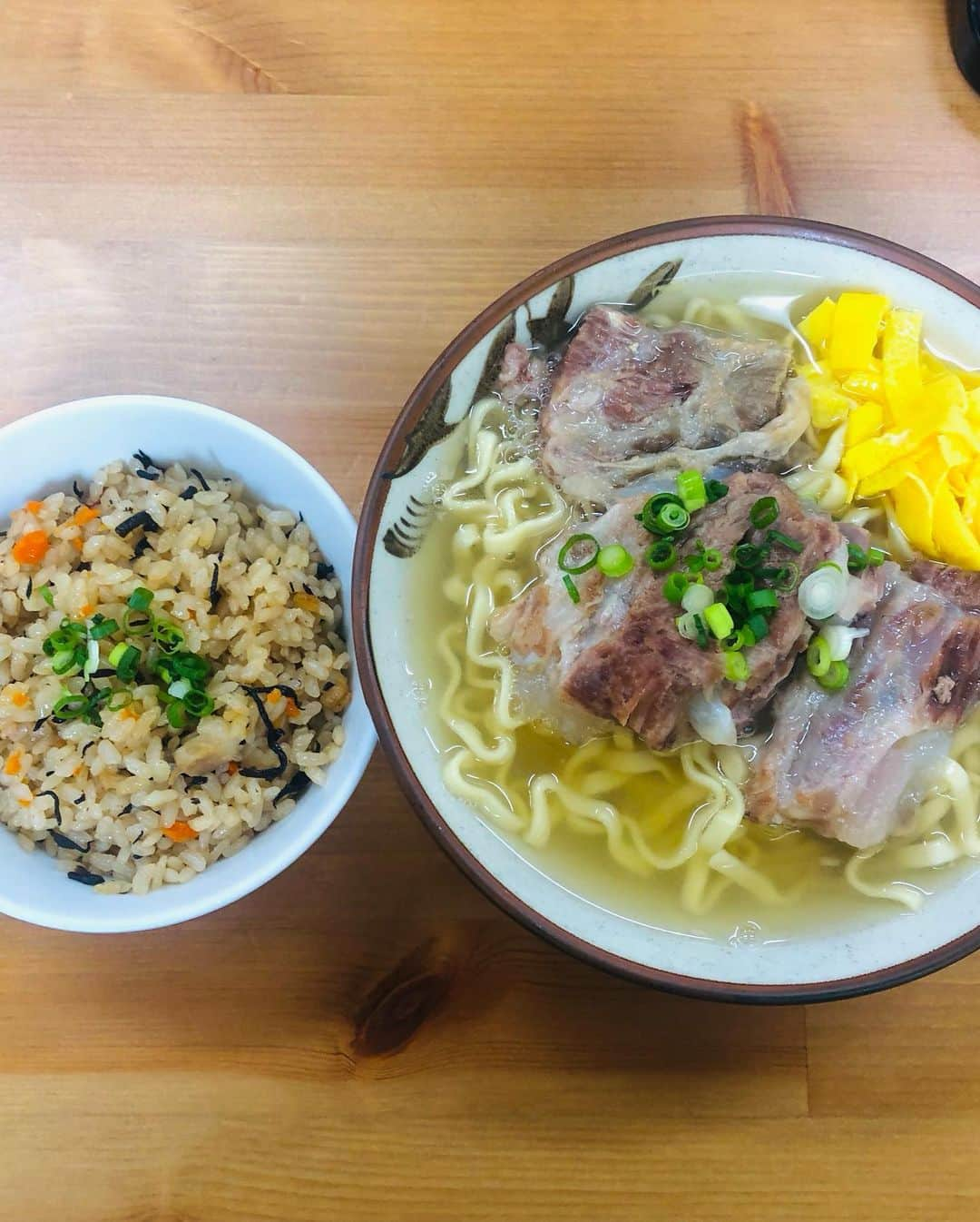 ビームス神戸さんのインスタグラム写真 - (ビームス神戸Instagram)「【密着‼︎ビームス 神戸スタッフの休日】  こんにちは‼︎ 本日はスタッフの休日をご紹介🆕 詳しい情報は是非お店でスタッフにお問い合わせしてみて下さいね！  ✍️ 小林🔴🟡🟢  〈staff 小林〉 少し前ですが休暇を頂きまして、沖縄へ行って参りました✈️ 大自然と美味しいご飯をたくさん堪能してきました😁 また行く予定なので皆さんのオススメスポットも是非教えて頂きたいです🙋🏾‍♂️🙋🏾‍♂️🙋🏾‍♂️」5月23日 16時03分 - beams_kobe