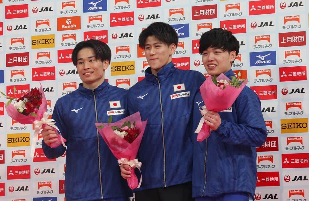 橋本大輝さんのインスタグラム写真 - (橋本大輝Instagram)「. 全日本選手権に続いてNHK杯も優勝しました🏆  内容は満足のいくものではありませんでしたが、次に向けて頑張ります！  笙子ちゃんおめでと！💐  #NHK杯 #3連覇 #男女アベック優勝 #悔しい #茉愛さんとぱしゃり」5月23日 16時14分 - hasshii_807