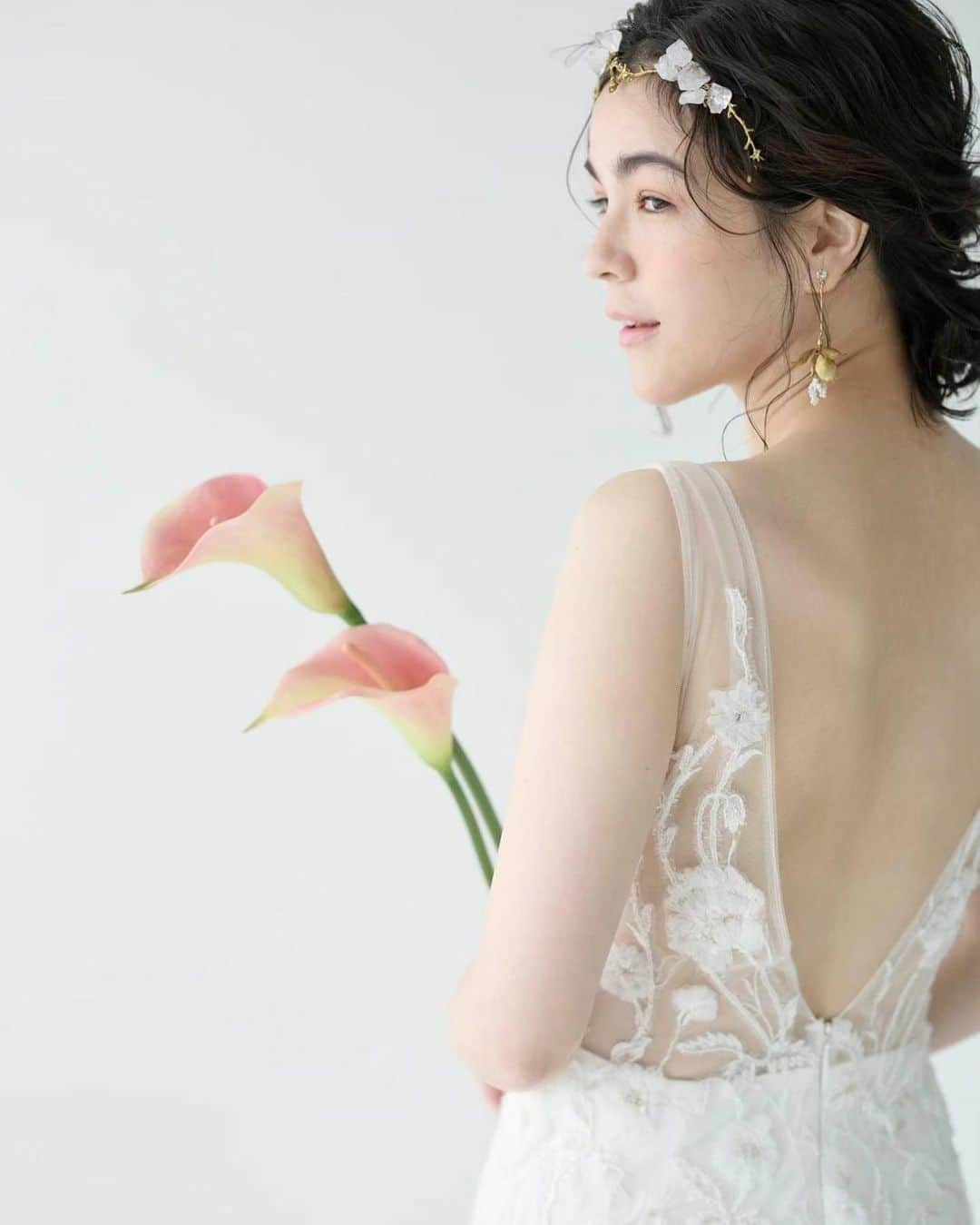 dress shop Vieux Parisさんのインスタグラム写真 - (dress shop Vieux ParisInstagram)「ISIKK07  @vieux_paris_   #satin #wedding #weddingdress #marmaid #love #weddingday #weddingwear #noble #レースドレス  #weddingstyle #花嫁#プレ花嫁#ウェディング＃結婚式 準備 #挙式コーデ#ナチュラルウェディング #ヘッドドレス  ウェディングドレス #vieuxparis #2023weddings #2023夏婚 #2023秋婚 #2023冬婚 #closet #ウェディングブーケ#ウェディングヘア#ウェディング準備 #プロ ポーズ ＃婚姻届」5月23日 16時23分 - vieux_paris_