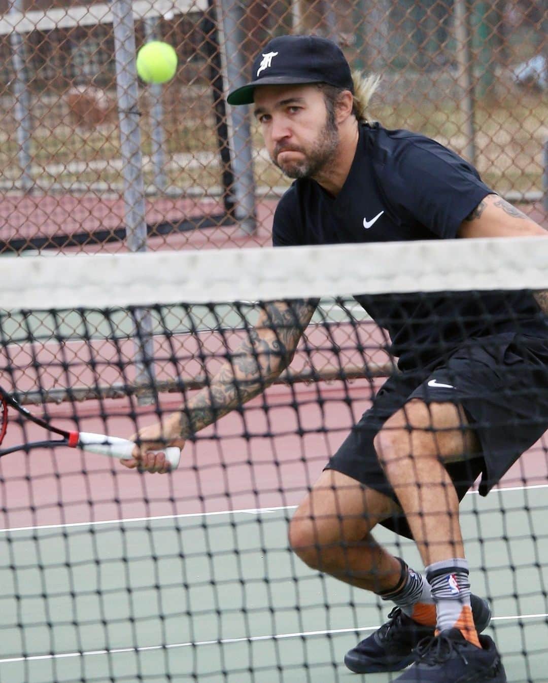 Just Jaredさんのインスタグラム写真 - (Just JaredInstagram)「Pete Wentz pulled off his shirt while playing a game of tennis today in Studio City. We've got more pics of the star on JustJared.com! #PeteWentz Photos: Backgrid」5月23日 16時16分 - justjared