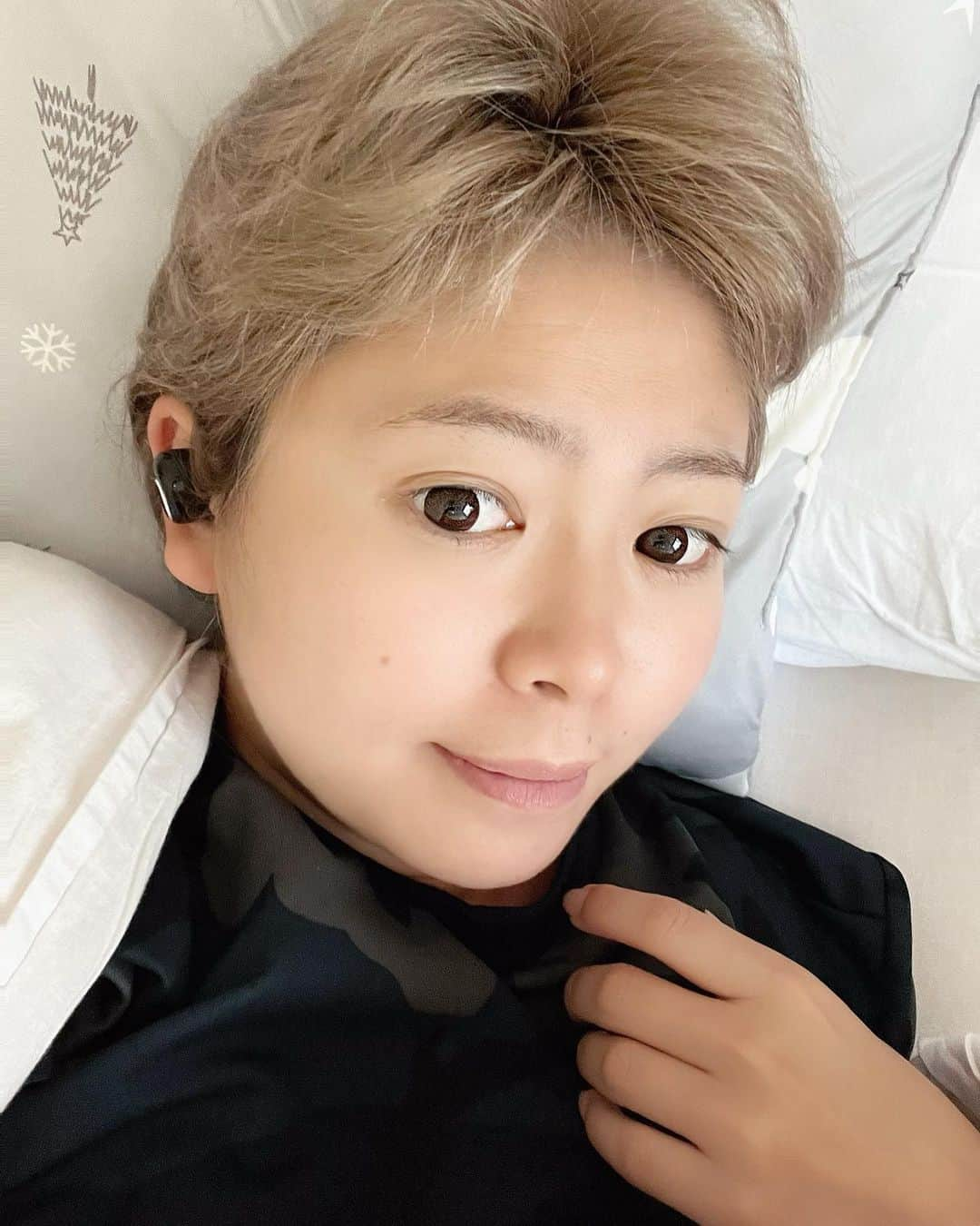 野澤美仁さんのインスタグラム写真 - (野澤美仁Instagram)「森からのラジオいかがでしたか？ 鳥の声がたくさん聴こえてきました🐥🪿  最近は、川や風の音の音楽をよく聴きます！ リクエスト曲お待ちしております。 ラジオネームと選曲した理由やエピソードを教えてください！ info@885fm.jp、ミサトーナイト！宛にメールください❤️  ミサトーナイト！毎週金曜日22時から聴いてください！アプリListen Radioでも聴けます！ #FM88.5#listenradio #リスラジ #youtubelive #ミサトーナイト#cuteanimalshow#miffy#ミッフィー#animal #petstagram#goodnight#forest #hair#haircolor #funny #RABBIT#art#artist#ash #髪色 #ヘアカラー #pet#うさぎ #anime #アニメ #ミサトーナイト#モノトーン#monotone #blackandwhite #黒白#すっぴん」5月23日 16時26分 - misatonozawa0625