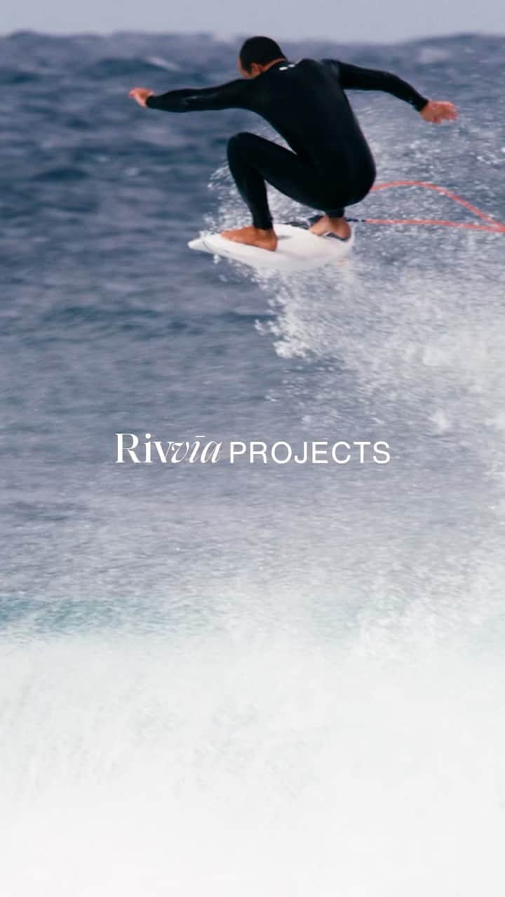 ジュリアン・ウィルソンのインスタグラム：「Great couple of days up the coast for RIVVIA PROJECTS. I’ve been enjoying riding my short board lately thanks @jsindustries1」
