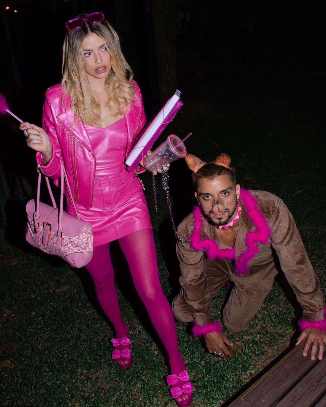 アガサ・モレイラのインスタグラム：「“Eu sou Elle Woods e este é Bruiser Woods e nós dois somos geminis vegetarianos” #zizifaz30 #LegalmenteLoira #legallyblonde  beauty @walterlobato_ look @julianoezuel @charthoficial」