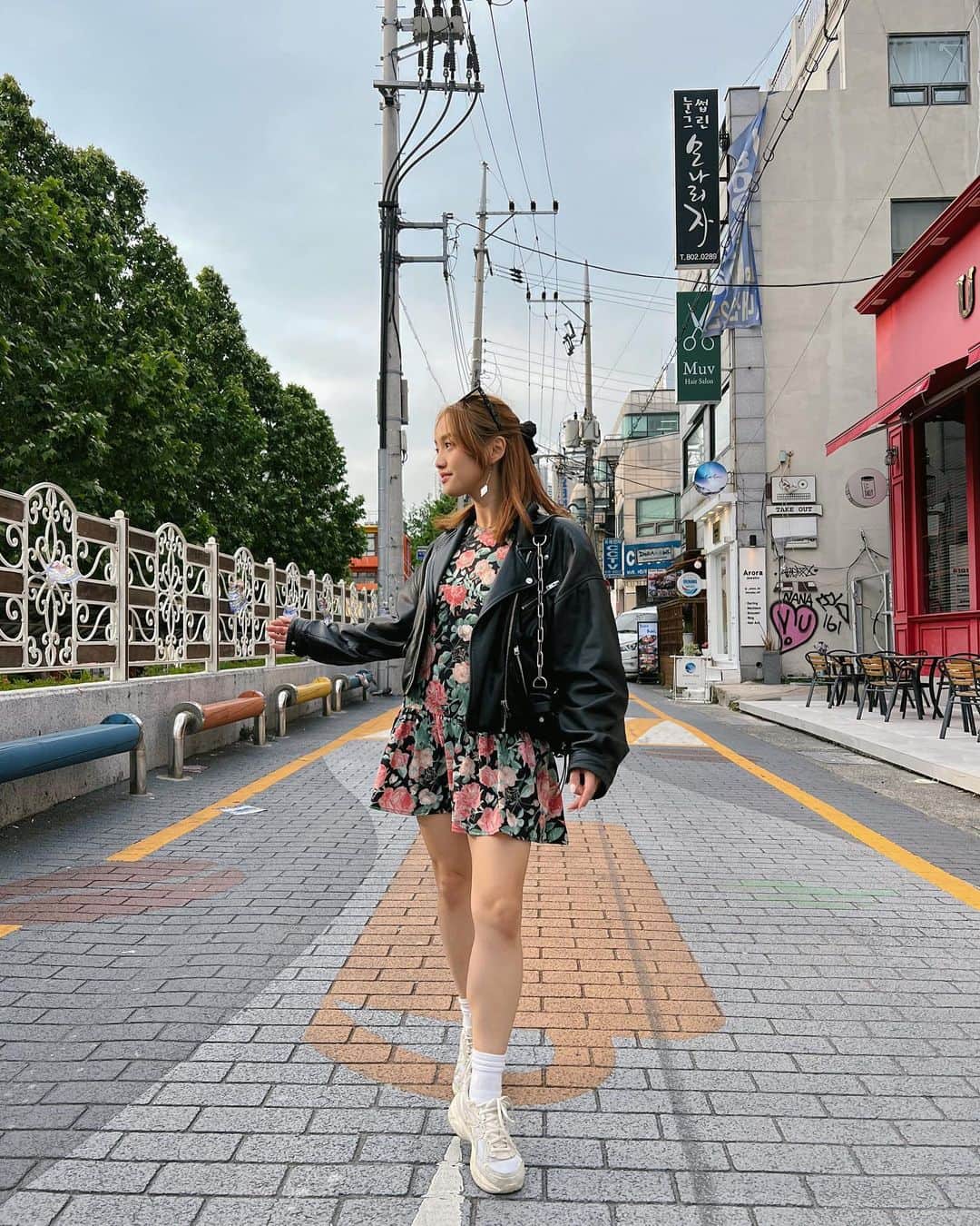 のインスタグラム：「physically in LA, but mentally still here walking my 20K steps a day ✨」