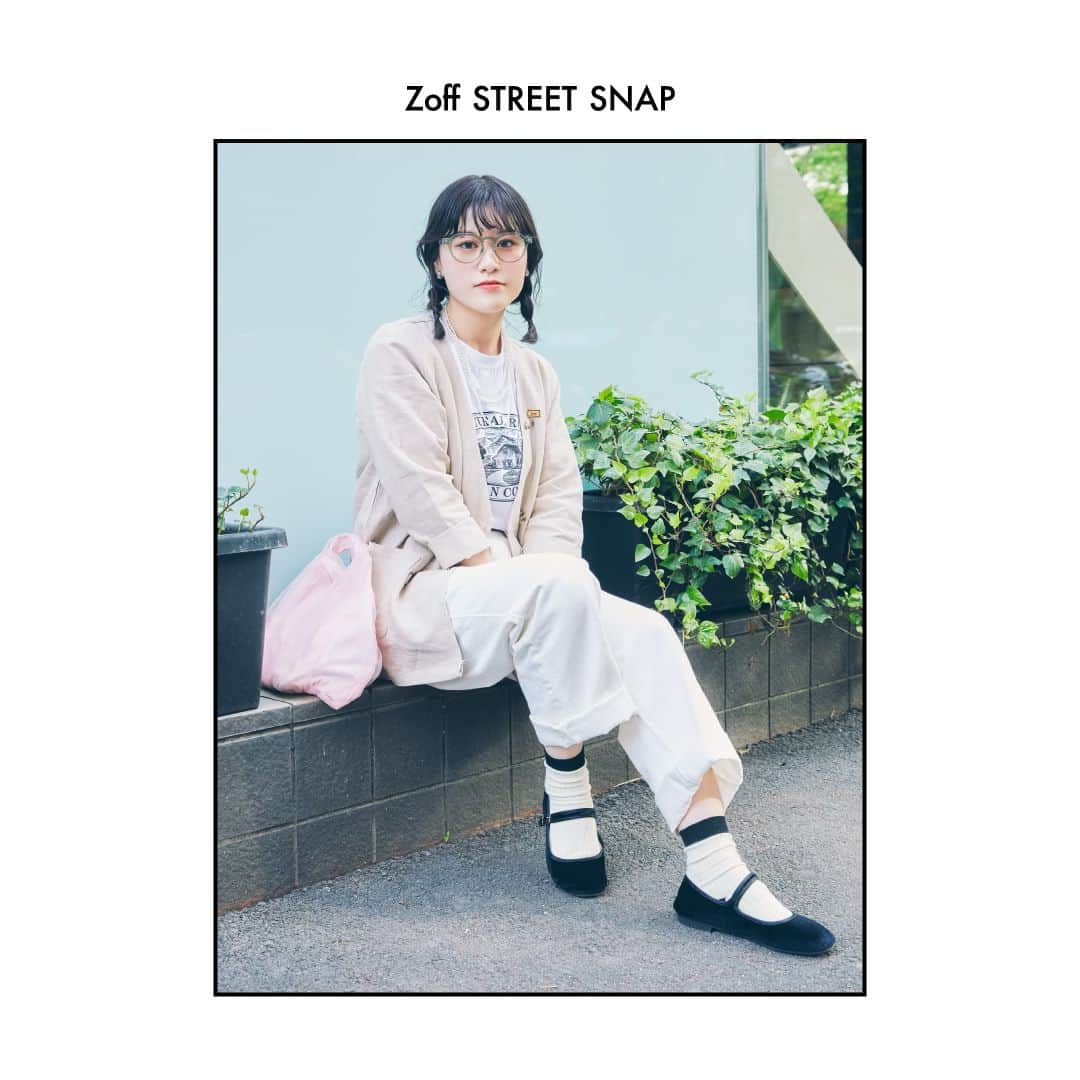 Zoff Officialさんのインスタグラム写真 - (Zoff OfficialInstagram)「【Zoff STREET SNAP @表参道】 オシャレなあの人が選ぶ、メガネ。 数あるメガネの中で今回のフレームを選んだ決め手を聞いてみました  ZA231019_60A1 (ライトグレー)　￥8,800 ※税込・セットレンズ代込み  ■選んだポイントは？ 明るめのワントーンコーデに、春夏にぴったりなクリアメガネを合わせて全体的に爽やかな雰囲気にしてみました！  model：hina　@hinamiru   #Zoff #メガネ #ファッションスナップ #クリアフレーム #クラウンパント #伊達メガネ #ゾフ #表参道 #ファッションスナップ #ストリートスナップ #streetsnap #fashionphotography」5月23日 8時00分 - zoff_eyewear