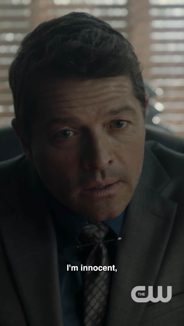 ミーシャ・コリンズのインスタグラム：「This is exactly what a murderer would say. Watch the new episode of #CWGothamKnights tomorrow!」