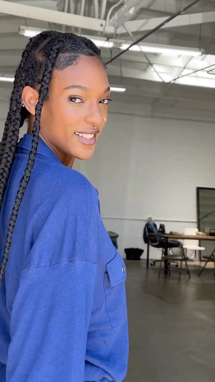 チェイサーのインスタグラム：「Come with us to the backstage of our dressing room and experience what it’s like to be on set with #chasergirls   #ecommerce #photoshoot #modellife」