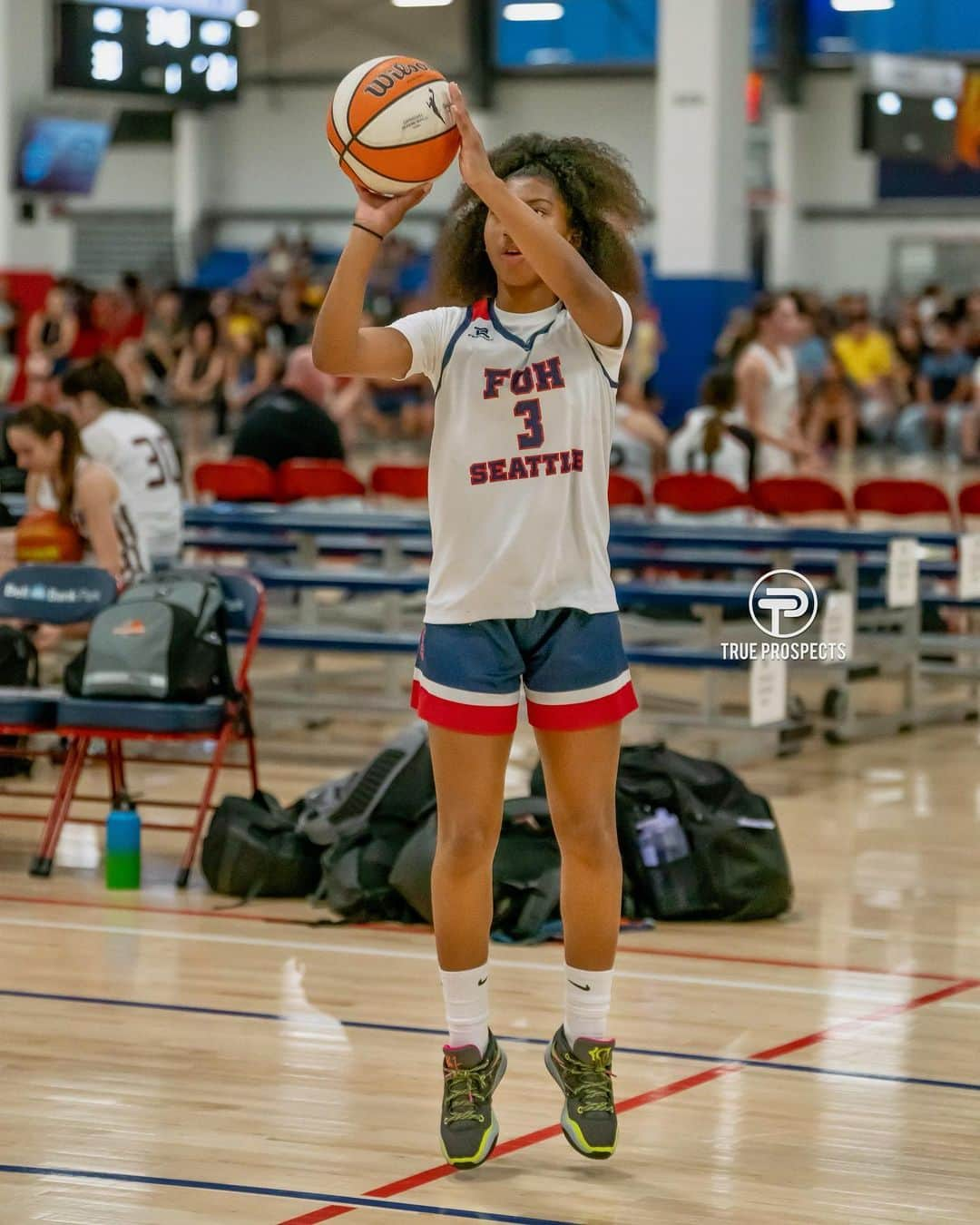 ネイト・ロビンソンさんのインスタグラム写真 - (ネイト・ロビンソンInstagram)「What a weekend in AZ my daughter @nayvi2_blue did her thang @nikegirlseybl , s/o @trueprospects for the flicks ,oh she only 13 playing up in 15U not bad」5月23日 8時40分 - naterobinson