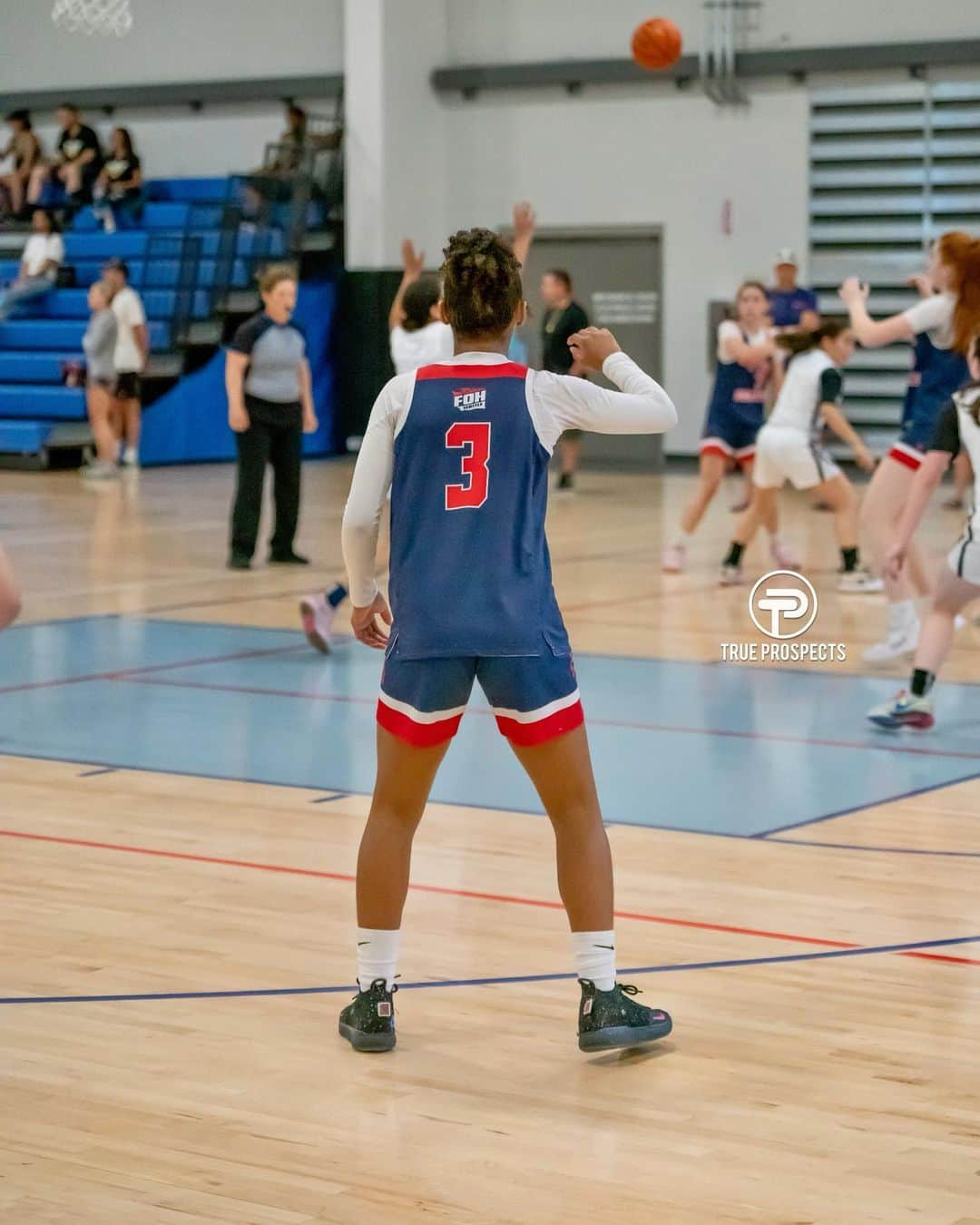 ネイト・ロビンソンさんのインスタグラム写真 - (ネイト・ロビンソンInstagram)「What a weekend in AZ my daughter @nayvi2_blue did her thang @nikegirlseybl , s/o @trueprospects for the flicks ,oh she only 13 playing up in 15U not bad」5月23日 8時40分 - naterobinson