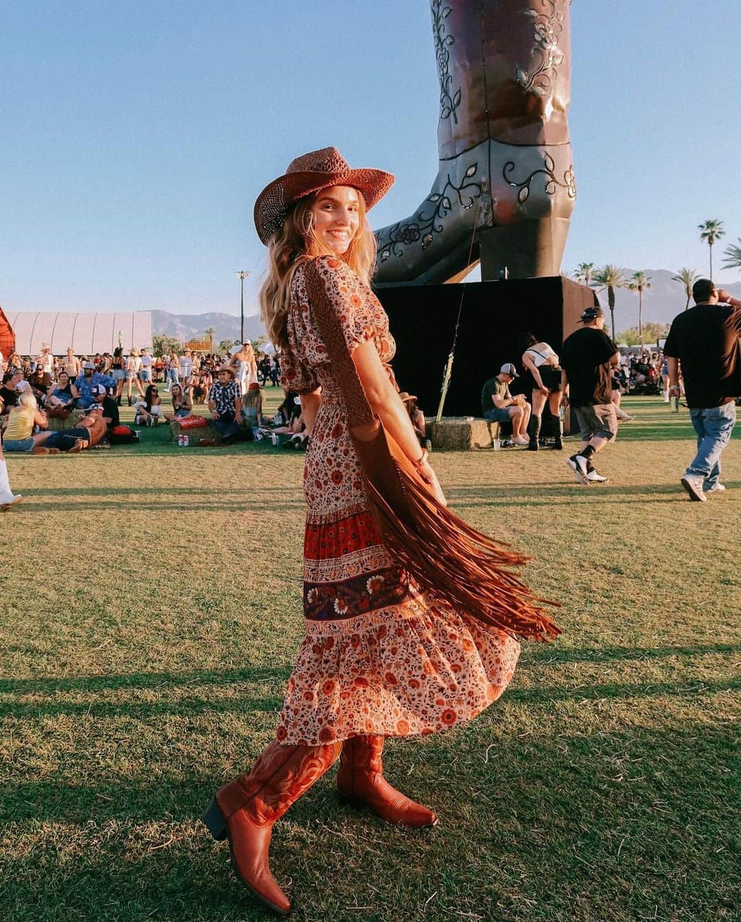 SPELLさんのインスタグラム写真 - (SPELLInstagram)「Take us back to the desert for a night of boot scootin’ with our favourite @isabella.abell 🎶🌵 wearing a sneak peek of our upcoming Lady Untamed Midi Dress… arriving tomorrow at 10am AEST / 5pm PDT 💚」5月23日 12時00分 - spell