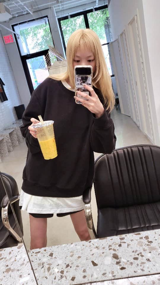 フェルナンダ・リーのインスタグラム：「Hi」
