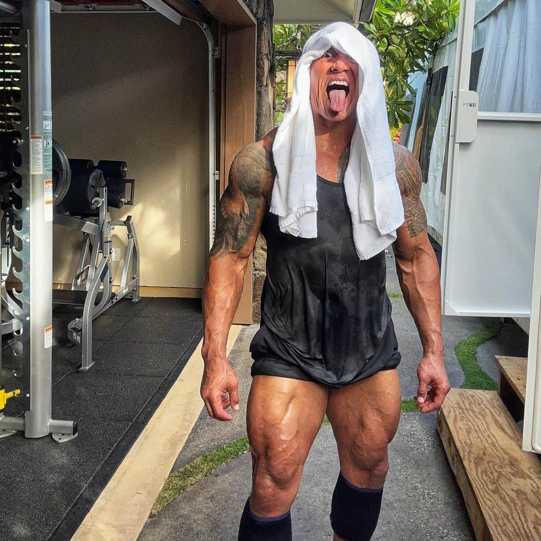 ドウェイン・ジョンソンのインスタグラム：「We gotta jump on this week catchin’ that momentum. And U gotta be a lil’ fucking crazy to disrupt the world, plus it keeps me from going insane 😊 LFG. #ironoaradise 💀  #heattraining 🥵 #watasha 🫱🏼‍🫲🏾」