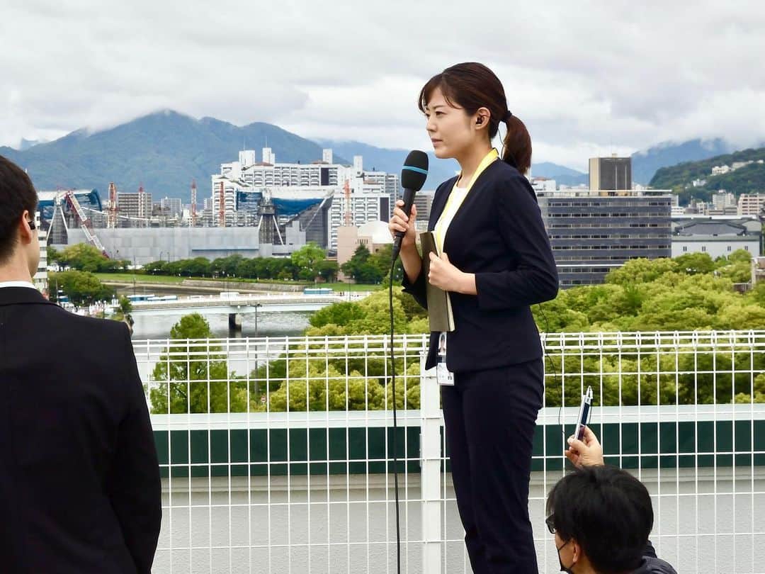 田村友里さんのインスタグラム写真 - (田村友里Instagram)「G7広島サミット 無事に閉幕しました。  歴史に刻まれる一瞬一瞬を、自分の目で見て、感じて、 「テレビの前の皆さんにもこの温度感が届けばいいな」と 必死でリポートしました。  あらためて、広島から平和への想いを発信する意義を感じるとともに、伝えることの難しさも再認識しました。  個人的にはまだまだ反省点もありますが、 駆け抜けた4日間は今後の糧になるはずと信じて！ これからまた頑張ります！！！  #G7広島サミット #広島に暮らす皆様お疲れ様でした✨」5月23日 9時47分 - yuri_tamura0894