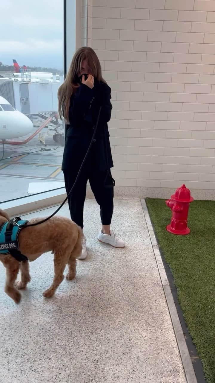 のインスタグラム：「Travel days are eventful….」