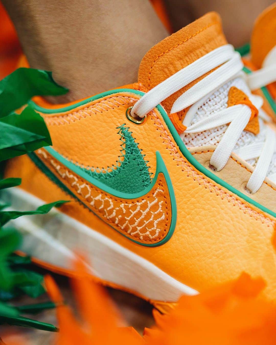 Nice Kicksさんのインスタグラム写真 - (Nice KicksInstagram)「@apbstore unveils it’s first Nike collaboration celebrating Florida A&M University’s impact, legacy, and special relationship with the city of Tallahassee 🐍 @nicekickshoops   @nicedrops -> June 2 for $200 10AM EST at all APB locations and online   LINK IN BIO for more info 📲」5月23日 9時53分 - nicekicks