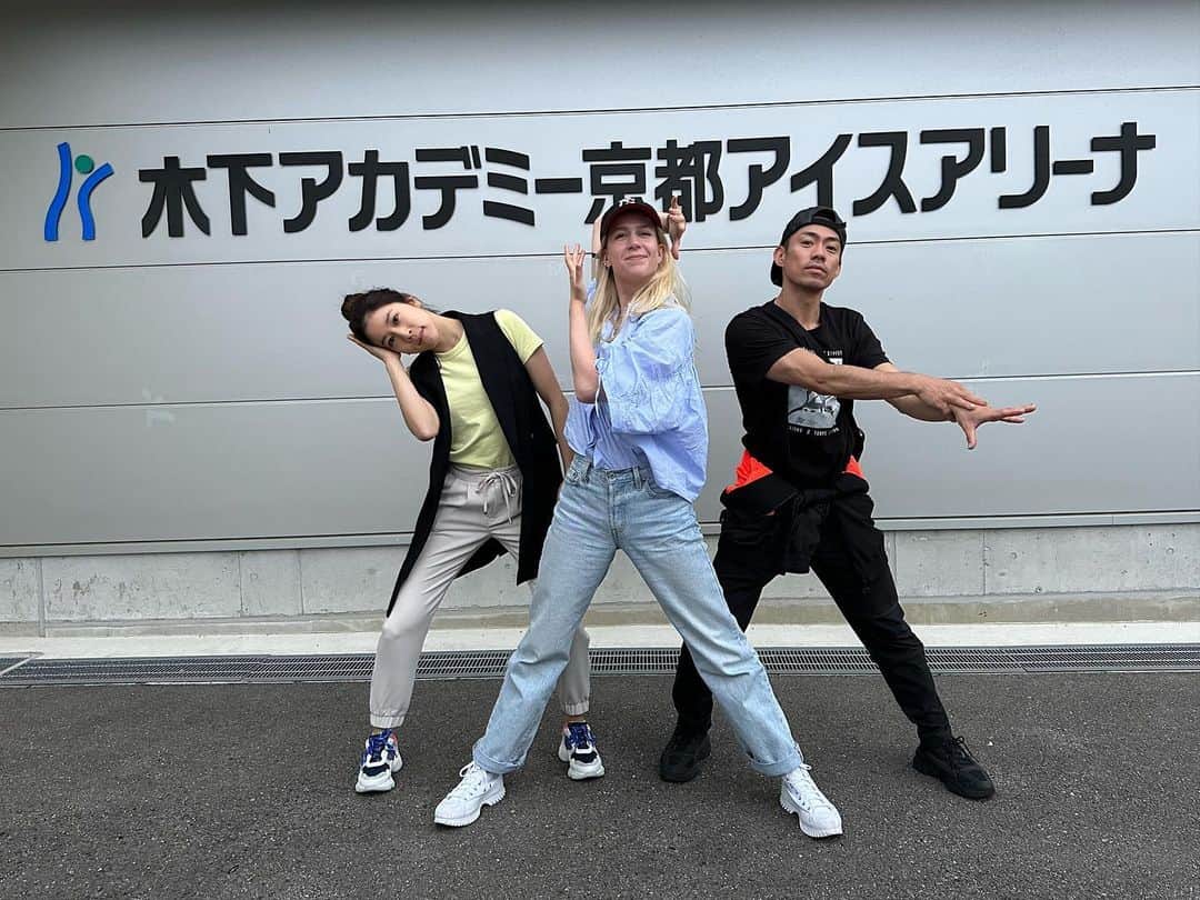 ケイトリン・ウィーバーのインスタグラム：「K7D1 - New Exh - Coming 🔜  🤍」