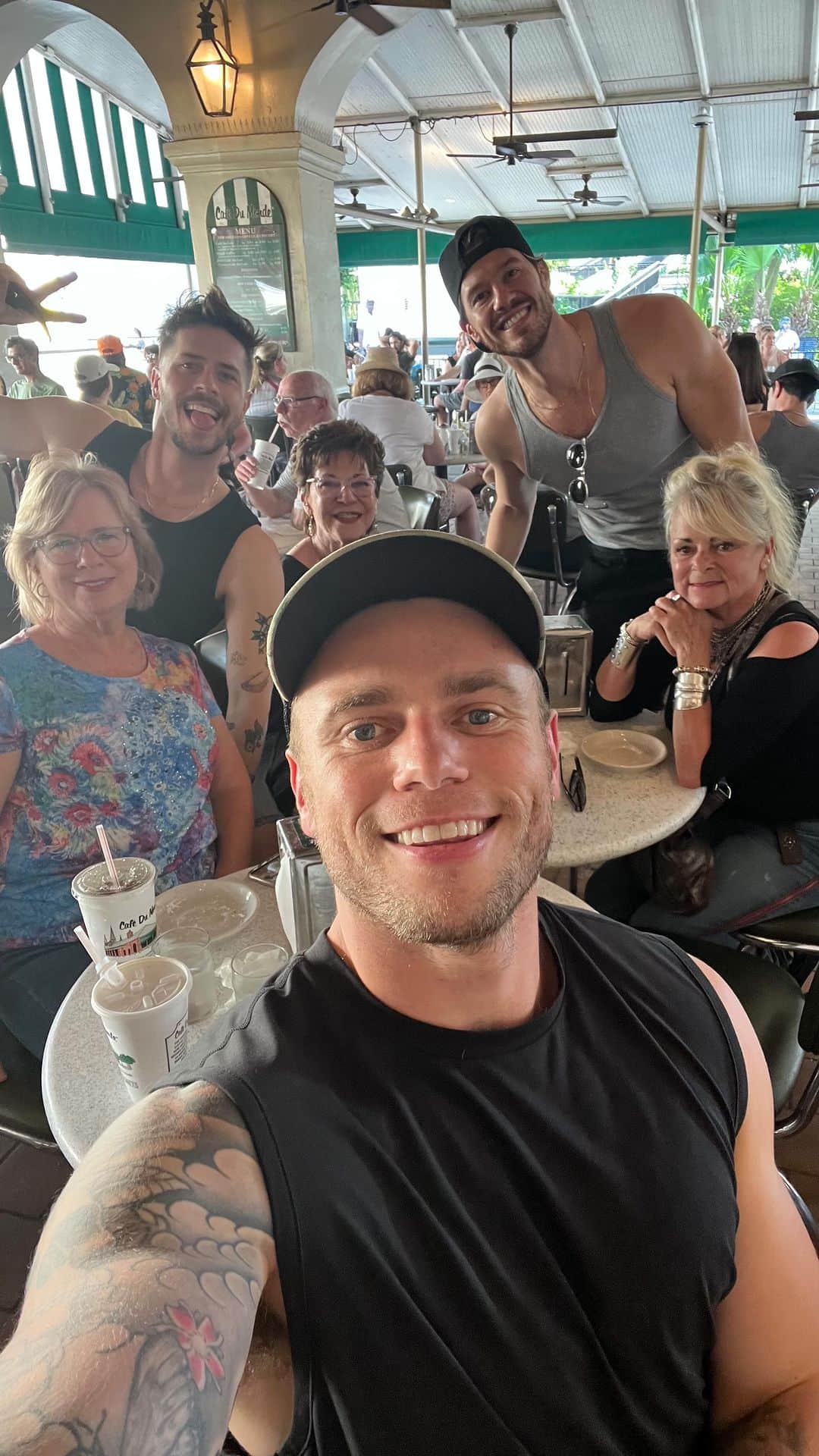 ガス・ケンワージーのインスタグラム：「Mama’s Boys™」