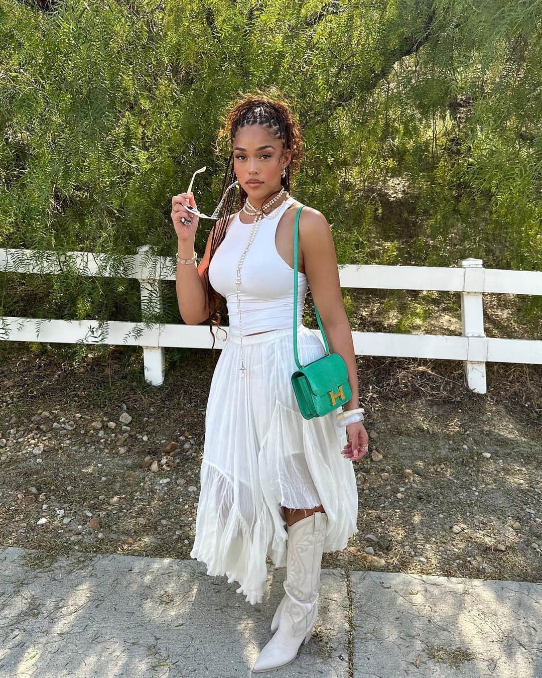 ジョーディン・ウッズのインスタグラム：「took a day trip 🤍 can’t believe we celebrated our three year anniversary this weekend🥲 where did the time go!?」