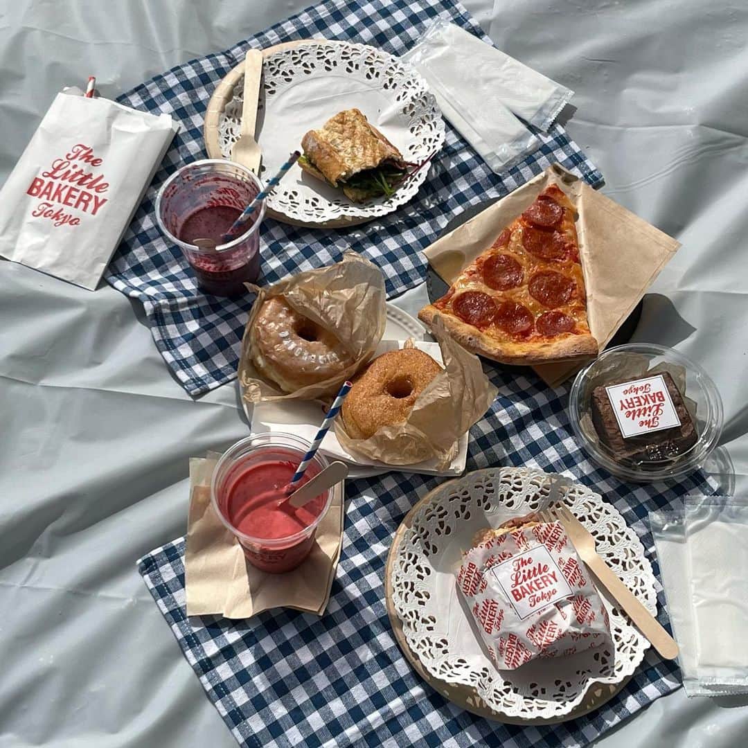 東海林クレア（くれたん）さんのインスタグラム写真 - (東海林クレア（くれたん）Instagram)「picnic💙🤍」5月23日 10時33分 - crea_shoji