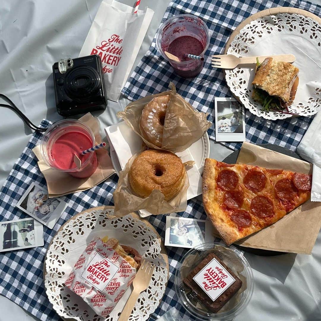 東海林クレア（くれたん）さんのインスタグラム写真 - (東海林クレア（くれたん）Instagram)「picnic💙🤍」5月23日 10時33分 - crea_shoji