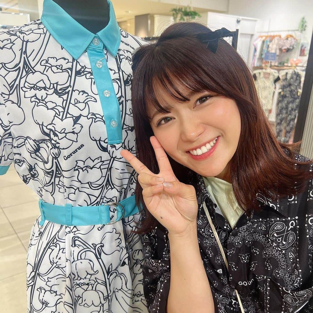 山内鈴蘭のインスタグラム：「1年ぶりの名古屋は幸せいっぱい🥺🌸Gorurunをご愛顧頂きありがとうございます❤️  #LACHIC でのポップアップは初めてでした！  広々とした空間と、 優しい販売店スタッフの皆様や、 お客様が通りやすくアイテムをいろんな角度から楽しむことができる素敵な場所でのポップアップになりました❤️  やっぱり名古屋での開催は絶対！ 「帰ってきたなぁ」 「懐かしいなぁ」 って思いに溢れる瞬間が幸せ😊  SKE48にたくさん背中を押してもらいました。  ファンの皆様にお会いできたのも AKB48グループ、SKE48があったから。  ゴルフブランドGorurunがあるのも皆さんの応援があってこそ☺️  本当にいつもありがとう。 また帰ってくるから待っててね❤️  Gorurun(@gorurun_ ) はオンラインショップでもご購入いただけます❤️  新作たくさんでてるので、 是非楽しんで頂けると嬉しいです！  #ゴルフ #ゴルフブランド #gorurun #名古屋 #LACHIC #ラシック #ゴルフ女子 #ゴルフ仲間 #ゴルフ好き #ゴルフウェア #ゴルフ好きな人と繋がりたい #ske48 #いつもありがとう」