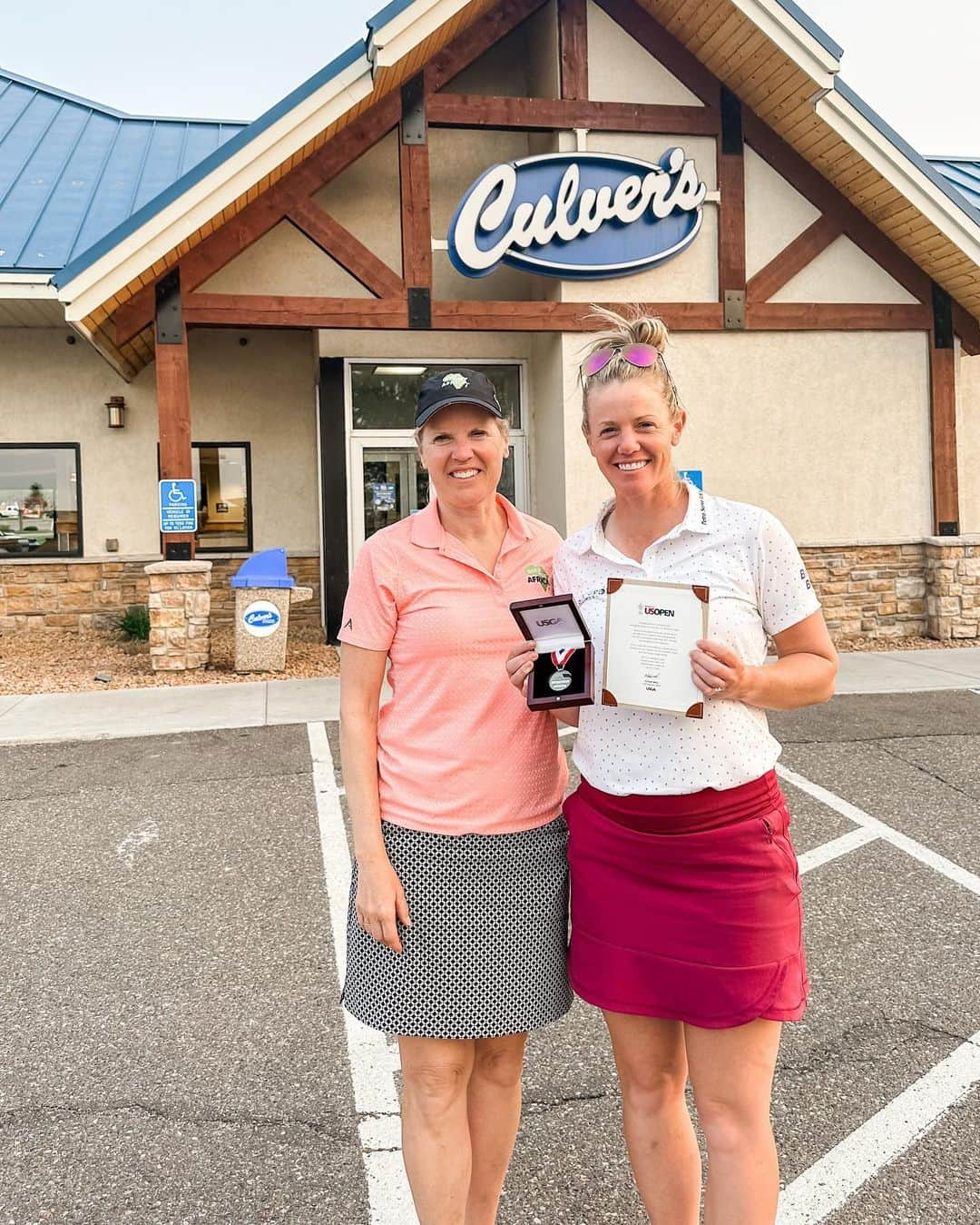 エイミー・オルソンのインスタグラム：「Celebrating the only way we know how! US Open bound…but first, Culver’s!」