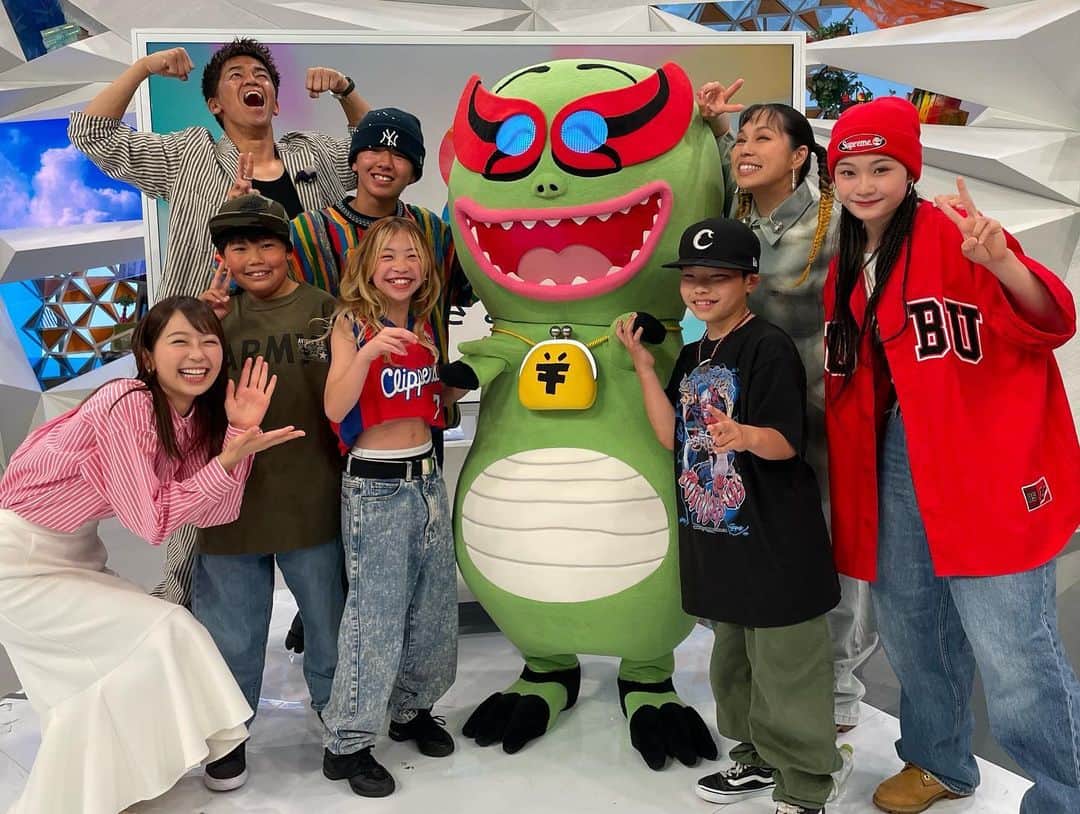 AIのインスタグラム：「今日はめざまし8で生で新曲「リスペクト(RESPECT ALL)」を初披露しました！！ 子供達のパワーがまじで最高でこっちまで元気をもらいました！！！見てくれたみなさんも本当にありがとうございました！！！今日もいい日になりますように✌️peace to the world!!!!  AI “RESPECT ALL” TOUR KIDS DANCER AUDITIONエントリー受付中🔥最優秀者4名には短期LAダンスツアーに無料招待やスニーカープレゼントもあるのでみんなの参加待ってるよ🔥  リスペクトMVもみんな見てくれたかな！？  You guys soooo special✨ @chaa_hinata.princess  @634musa634  @itohi_crown_0807  @bboy_wato  @ryusay_official   Thank you sooo much🙏🏼  @mezamashi8.tv  @timberland_jpn  @gkkj.tokyo   #AIリスペクトオールツアー #AI #リスペクト」