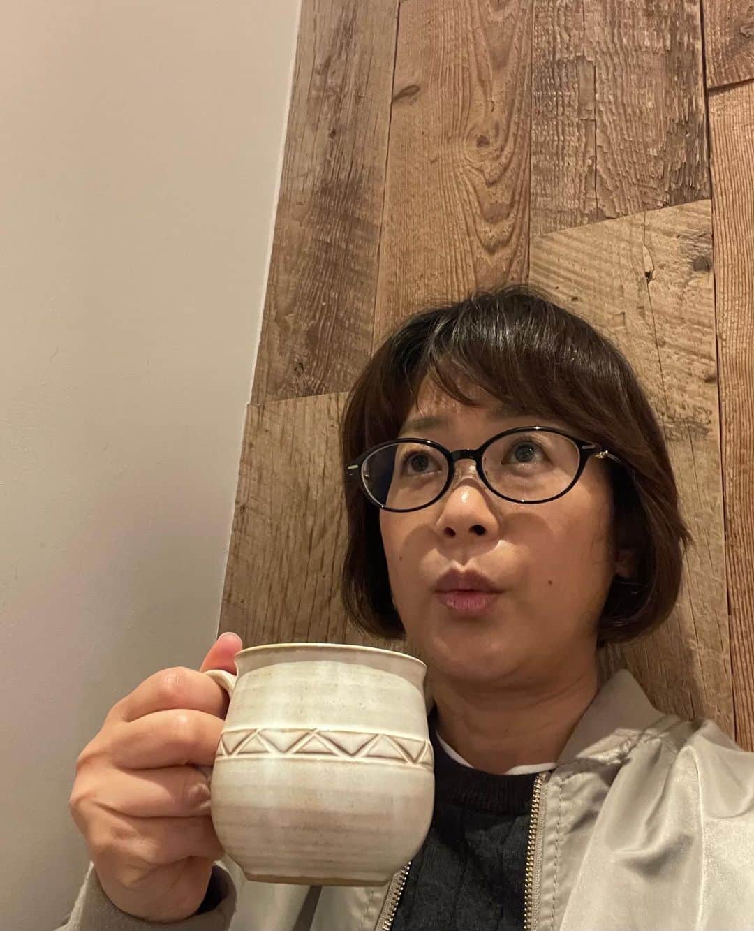 フジテレビアナウンサーのインスタグラム：「. まだ寒いから、 ホットコーヒーですね、、  #きょうのフジアナ #フジテレビアナウンサー #川野良子」
