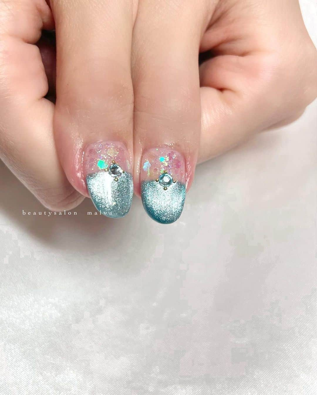 nailsalon malva（ネイルサロンマルヴァ）さんのインスタグラム写真 - (nailsalon malva（ネイルサロンマルヴァ）Instagram)「【ムーンスタイル🌙〜選べる推しカラーネイル〜】 でご予約可能🉑 ⁡ スタッフはアクアマリンカラーにしました🩵 パーツは、ガッチリ留めてます⭕️ ⁡ 上の部分はご希望に合わせてコーティングも可能🉑 少しでも引っかかりをなくすコーティングをしてもいいし、 あえてパーツの凹凸感を出しても🙆‍♀️ ⁡ ⁡ お客様の生活スタイルに合わせさせていただきますので ぜひご相談ください✨ ⁡ ⁡ ＿＿＿＿＿＿＿＿＿＿＿＿＿＿ ⁡ ⁡ ムーンスタイル🌙 〜選べる推しカラーネイル〜 ⁡ ⁡ 新しいネイルキャンペーンです🆕 〜6/14迄は特別価格💅✨ ⁡ ハンド¥9,900 フット¥8,800 ⁡ *･ .·˖*✩⡱ .·˖⋆｡˚ ⋆｡ .·˖*✩ .·˖ ⁡ ①カラーサンプルからお好きな色をお選び下さい。 ⁡ ↓ ⁡ ②ハンド:片手に左右違うアートが1本ずつ、 　アート以外の指は、サンプルからワンカラー、ハーフフレンチ、深めフレンチからお選び下さい。 (ハーフフレンチ・深めフレンチは別途¥1100) ⁡ ↓ ⁡ フットは両親指に左右違うアート ほかの指は全てワンカラーとなります。 ⁡ ⁡ ⁡ *･ .·˖*✩⡱ .·˖⋆｡˚ ⋆｡ .·˖*✩ .·˖ ⁡ ※ 6/15から＋¥1,100となります ⁡ ⁡ ⁡ ⁡ ＿＿＿＿＿＿＿＿＿＿＿＿＿ ⁡ ⁡ 𝐛𝐞𝐚𝐮𝐭𝐲𝐬𝐚𝐥𝐨𝐧 𝐦𝐚𝐥𝐯𝐚⠀ 📍明治神宮前駅｜原宿駅　徒歩𝟑分 ⠀ 💬ご予約やお問い合わせ 𝐋𝐈𝐍𝐄から承っております @ 𝐦𝐚𝐥𝐯𝐚 ⁡ お気軽にご連絡ください♡ ⁡ ⁡ ＿＿＿＿＿＿＿＿＿＿＿＿＿＿ ⁡ ▸ジェルネイル｜スカルプ｜ケア ▸まつげカール｜まつげエクステ ▸ハーブよもぎ蒸し ▸ワックス脱毛 ⁡ ⁡ \ アシスタント募集中💁‍♀️ / ⁡ ▸リモート可オンラインの画像動画制作アシスタント ▸サロンワーク全般アシスタント ⁡ ⁡ ⁡ ⁡ ⁡ ⁡  #セーラームーンネイル #セーラームーン #月ネイル #malva #malvaネイル #ネイル #sailormoon #グラデーションネイル  #nails #原宿ネイルサロン #星ネイル  #表参道ネイルサロン #ゆめかわネイル　#明治神宮前ネイルサロン #マグネットネイルデザイン #アクアマリンネイル #ブルーネイル ⁡」5月23日 10時50分 - malva_nail