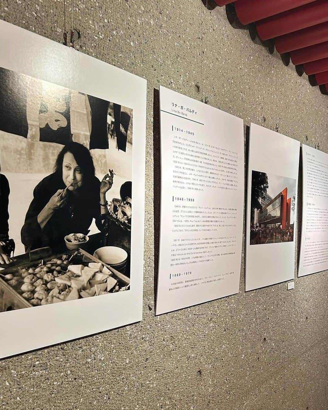 ELLE DECOR JAPANさんのインスタグラム写真 - (ELLE DECOR JAPANInstagram)「ミッドセンチュリーを代表するブラジルのデザイナー、リナ・ボ・バルディに焦点を当てた企画展が、東京・北青山のブラジル大使館で開催中！  彼女の人物像や作品づくりの背景を当時の写真や資料で紹介するとともに、アートモダンジャパンが保有するヴィンテージ作品と合わせて、現在もサンパウロで家具制作を続けるバラウナ工房による現行品も展示されている。  ミッドセンチュリー期のデザイナーズ家具を取り扱うギャラリー CASA DE（カサ デ）は、バラウナ工房の協力を受け、リナ・ボ・バルディがデザインしたチェア"SESC ポンペイア"と"キッズ デスク"を世界で初めて復刻し、今回初披露する。  会期は残りわずか！この機会をお見逃しなく。  LINA BO BARDI 展 ~ with Marcenaria Baraúna ~ 📆〜5月25日（木） 📍ブラジル大使館  #ブラジル大使館 #LINABOBARDI #リナボバルディ #SESCPompeia #KidsDesk #ミッドセンチュリー #midcentury #名作椅子 #リナボバルディ展」5月23日 10時43分 - elledecorjapan