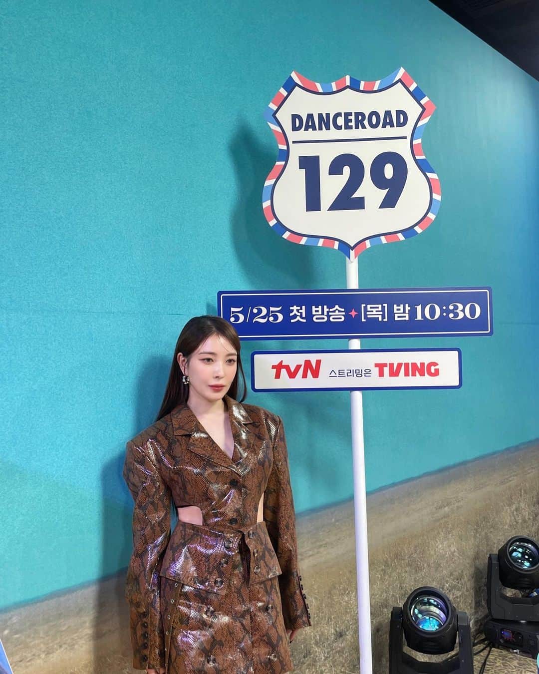 BoAのインスタグラム：「<댄스가수 유랑단> 제작 발표회🎪  우리 목요일에 만나요😃  #보아 #BoA @boakwon #DancingQueensontheRoad  #댄스가수유랑단  #tvN」