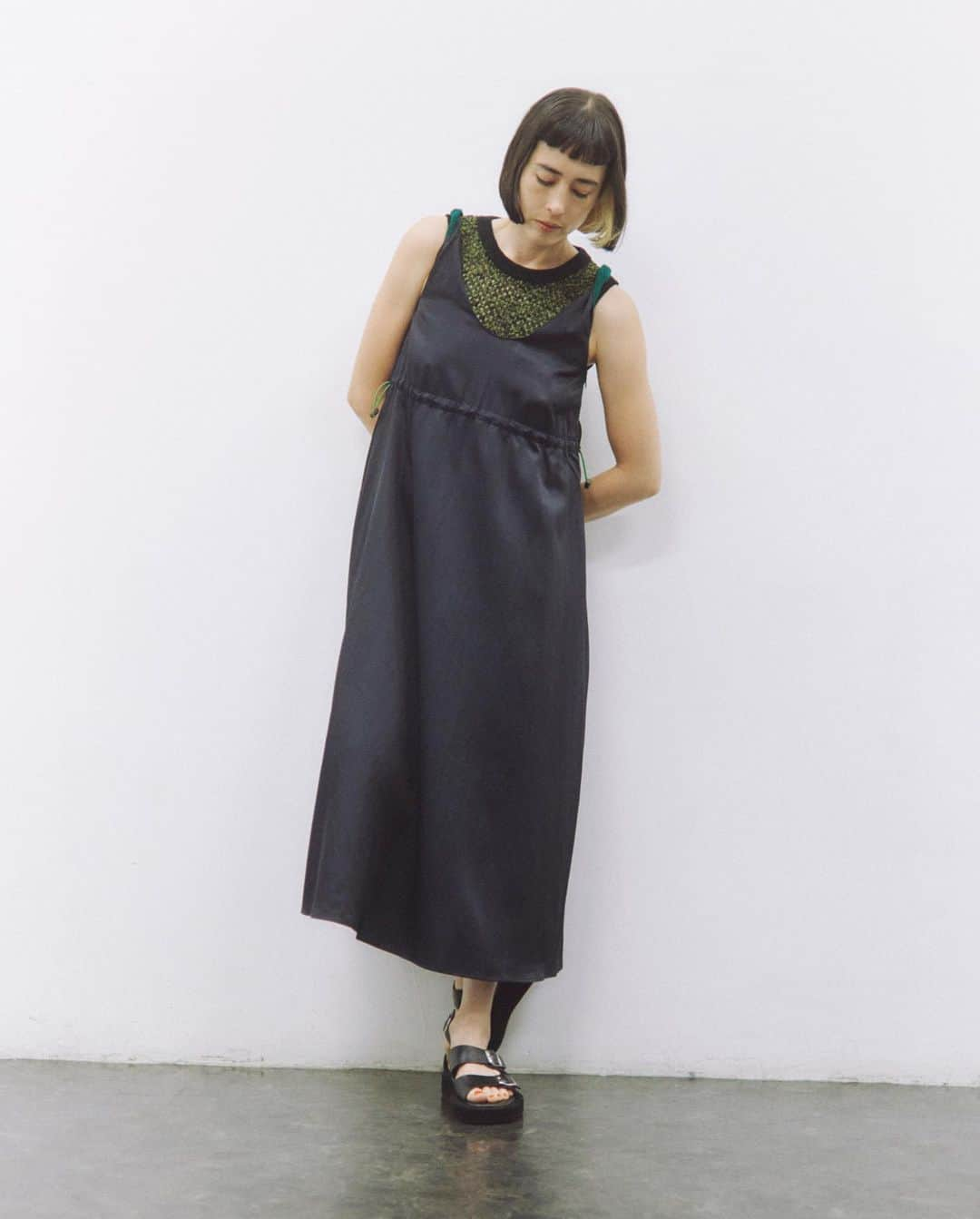 サワ タカイのインスタグラム：「sawa takai Spring Summer 2023  Drapy dark navy rayon/cotton twill: Bib Dress Sports Jumpsuit Big Bowling Shirt Bowling Shirt Dress  なめらかな落ち感と控えめな光沢感がスポーティーながら上品な印象も与える、ダークネイビー色のレーヨン/コットン混紡ツイル素材です。  #sawatakai #springsummer2023 #ss23 #ss2023」