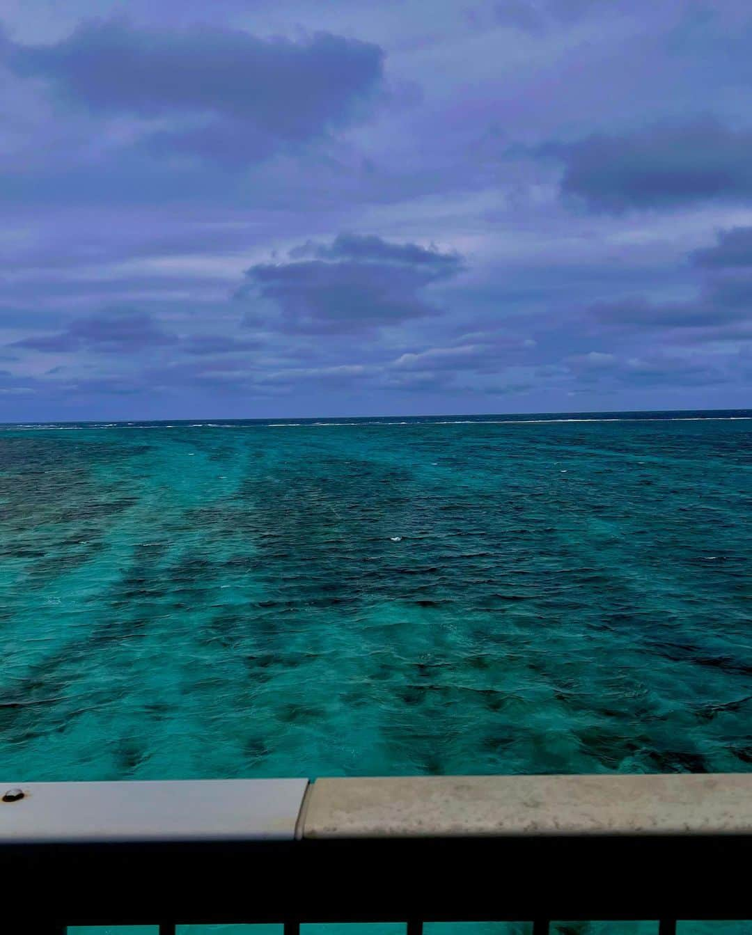 ちゃぶさんのインスタグラム写真 - (ちゃぶInstagram)「宮古島の海〜𓇼𓈒𓆉  雨予報だったのに 全部晴れた- ̗̀ ☺︎ ̖́-   #宮古島  #伊良部島  #来間島  #宮古島観光」5月23日 11時45分 - zuuumaru