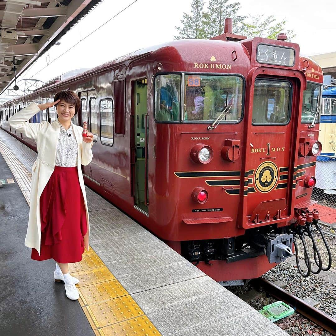 村井美樹のインスタグラム：「明後日5/25(木) テレビ東京 15:40〜 #よじごじDays に生出演&VTR出演します😆 「憧れの観光列車で行く新緑の信州プチ贅沢旅」 マギー審司さん @maggy_shinji33 と一緒に #しなの鉄道 の観光列車 #ろくもん でプチ贅沢旅をしてきました。 信州の自然と美食を堪能😍 善光寺やそばプリン🍮夕景の絶景も満喫してきましたー！  ぜひご覧ください🌈」