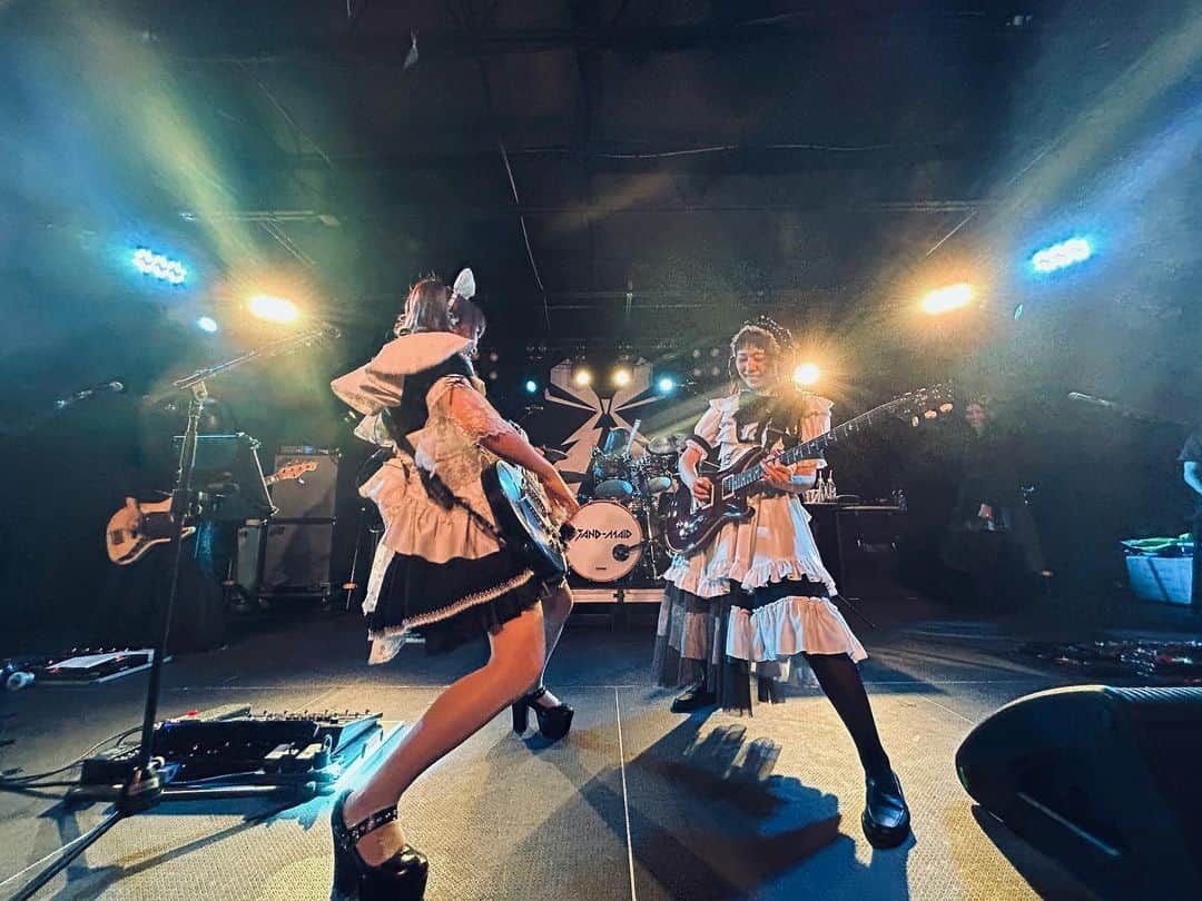 BAND-MAIDさんのインスタグラム写真 - (BAND-MAIDInstagram)「[Gratitude🔥] "BAND-MAID 10TH ANNIV. TOUR in North America" at The Underground in Charlotte has ended.   Thank you for coming everyone!!    The next show will be at Detroit in on May 24.  bandmaid.tokyo/contents/617485  #bandmaid #Charlotte」5月23日 11時48分 - bandmaid.jp