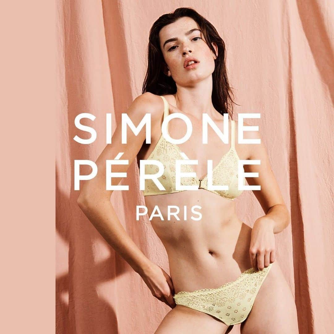 ワコールさんのインスタグラム写真 - (ワコールInstagram)「[SIMONE PÉRÈLE(シモーヌペレール )]new✨ 2023 𝑠𝑝𝑟𝑖𝑛𝑔 𝑎𝑛𝑑 𝑠𝑢𝑚𝑚𝑒𝑟 𝑐𝑜𝑙𝑙𝑒𝑐𝑡𝑖𝑜𝑛 ⁡ 小花模様をあしらった編みレースと リボンモチーフのチャームが 𝐶𝑈𝑇𝐸でフレッシュな印象のコレクション ⁡ ⁡ ＿＿＿＿＿＿＿＿＿＿＿＿＿＿＿＿＿＿＿＿＿＿＿＿＿ ⁡ 　　1枚目 　〈ノンワイヤーブラ 〉 　　BIF181 ¥19,800 (税込) ⁡ 　　❑カップ部分はレース生地の1枚仕立てで 　　　ライトなつけごこち 　　❑バックはV字でバックコンシャスな 　　　デザイン 　　❑フロントホック ⁡ ⁡ 　〈Tバックショーツ〉 　　PIF181 ¥12,100 (税込) ⁡ ⁡ 　　2枚目 　〈ビキニ ショーツ〉 　　PIF281 ¥12,100 (税込) ⁡ ＿＿＿＿＿＿＿＿＿＿＿＿＿＿＿＿＿＿＿＿＿＿＿＿＿ ⁡ ⁡ ⁡ @simoneperele_officiel  ⁡ まるで語りかけてくるような仕立てと色使い。質の高いスタンダード、細部へのこだわり、繊細な仕上げ。長年のコルセット作り経験によって裏打ちされたブランド“フレンチランジェリーの代名詞”SIMONE PÉRÈLE。 ⁡ ファッションに敏感なパリの女性たちから長年支持され、下着によって優雅な気分を演出する、高級ランジェリーブランドです。 ⁡ ⁡ ⁡ @wacoal_imports 💛 ⁡ ⁡ #シモーヌペレール#simoneperele#wacoal #ワコールインポート #ワコール #インポートランジェリー  #フレンチランジェリー #海外セレブファッション #フロントホック #🇫🇷paris」5月23日 12時00分 - wacoal.jp